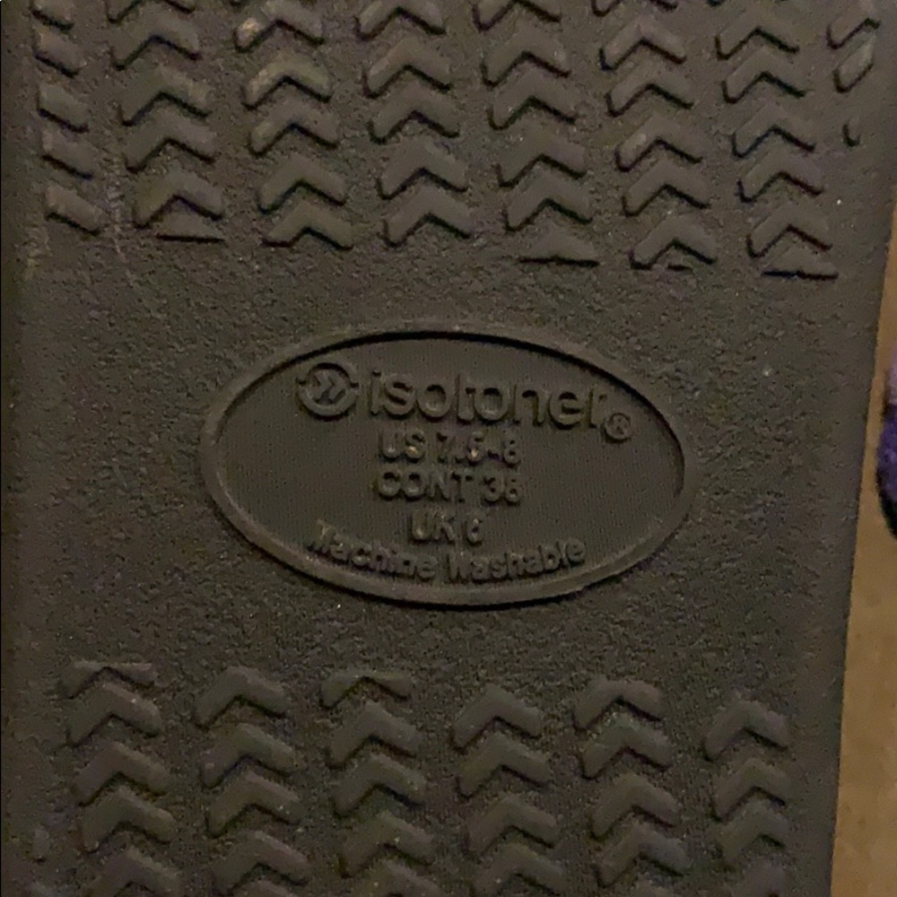 isotoner slippers - Picture 3 of 3
